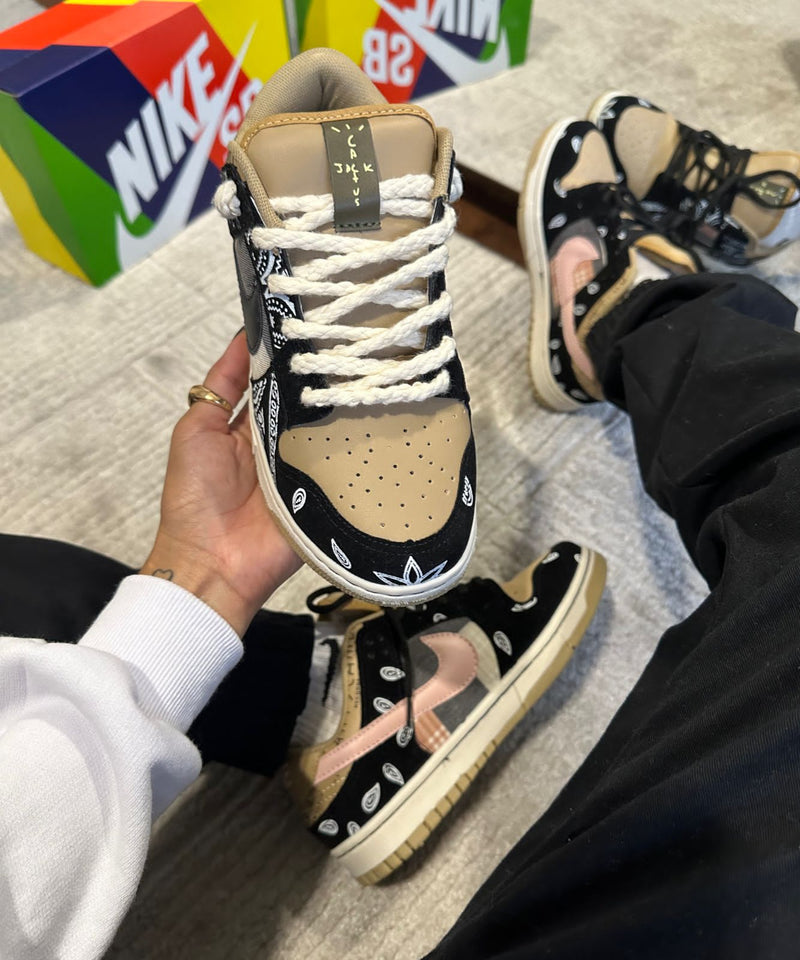 TÊNIS AIR DUNK TRAVIS SCOTT