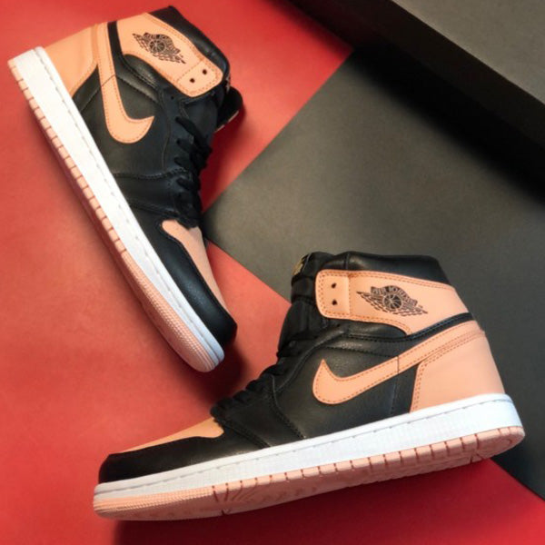 BOTA NIKE AIR JORDAN PRETA E NUDE