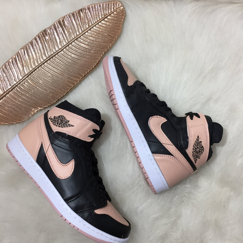 BOTA NIKE AIR JORDAN PRETA E NUDE