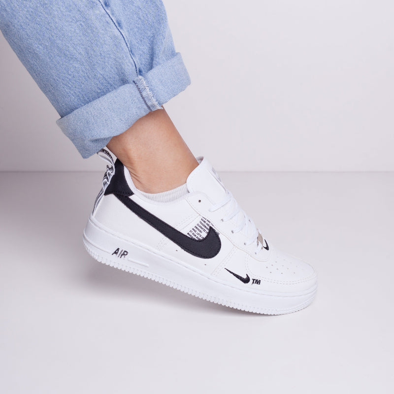 TÊNIS NIKE AIR FORCE F1 LV8 BRANCO/PRETO