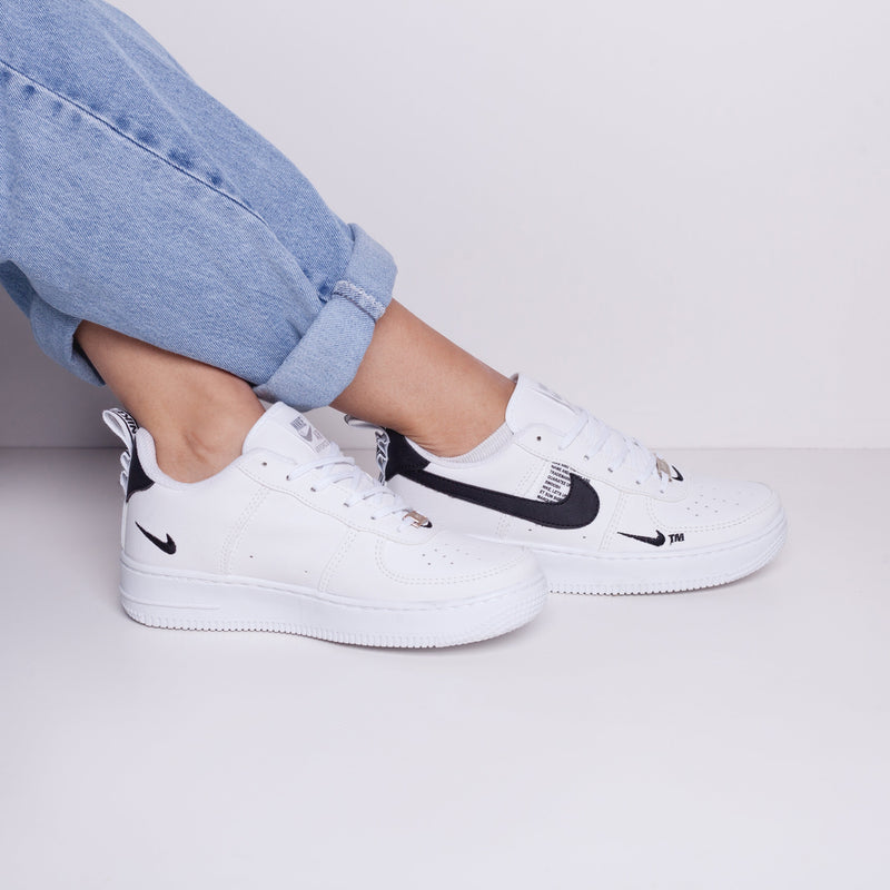 TÊNIS NIKE AIR FORCE F1 LV8 BRANCO/PRETO