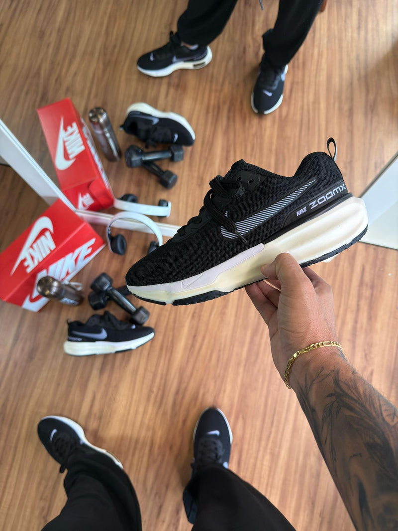 TÊNIS NIKE ZOOM INVINCIBLE PRETO BRANCO