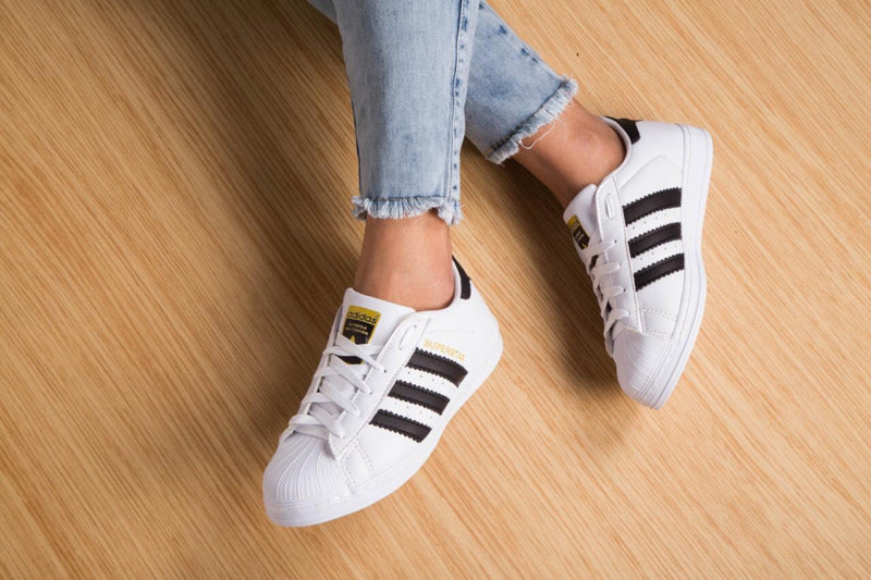 TÊNIS ADIDAS SUPERSTARS BRANCO E PRETO