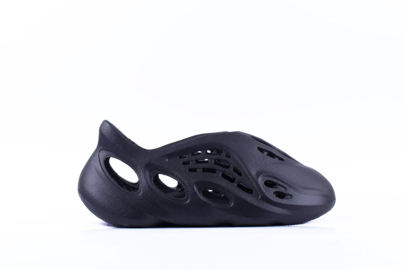 TÊNIS ADIDAS YEEZY FOAM RUNNER PRETO