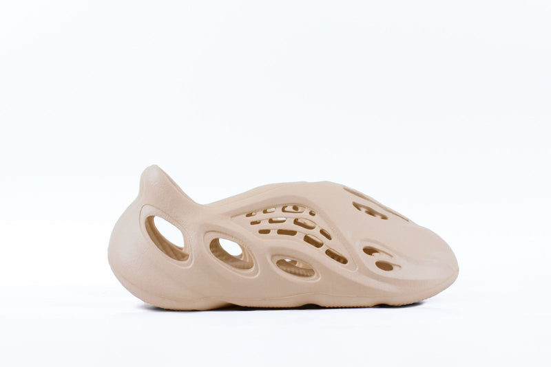 TÊNIS ADIDAS YEEZY FOAM RUNNER NUDE