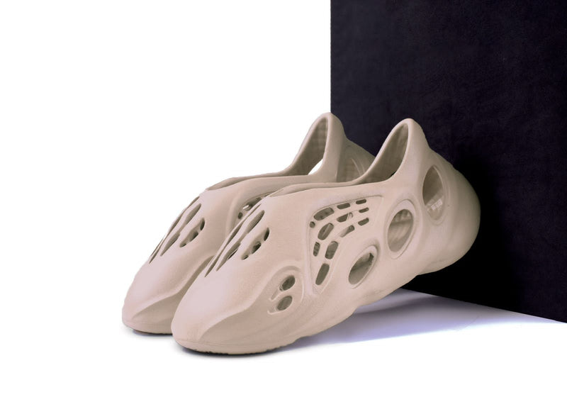 TÊNIS ADIDAS YEEZY FOAM RUNNER NUDE