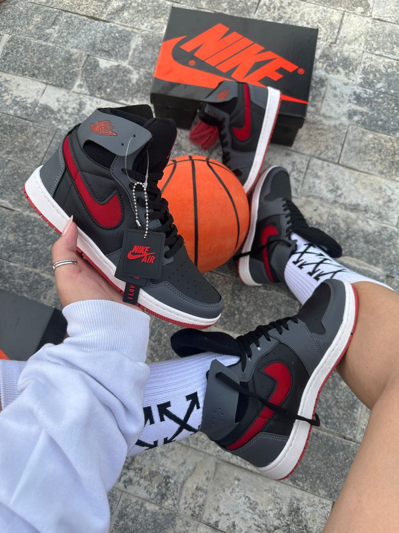 BOTA NIKE AIR JORDAN ZOOM PRETO VERMELHA