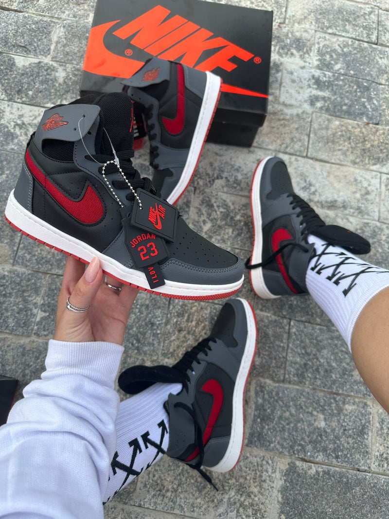 BOTA NIKE AIR JORDAN ZOOM PRETO VERMELHA