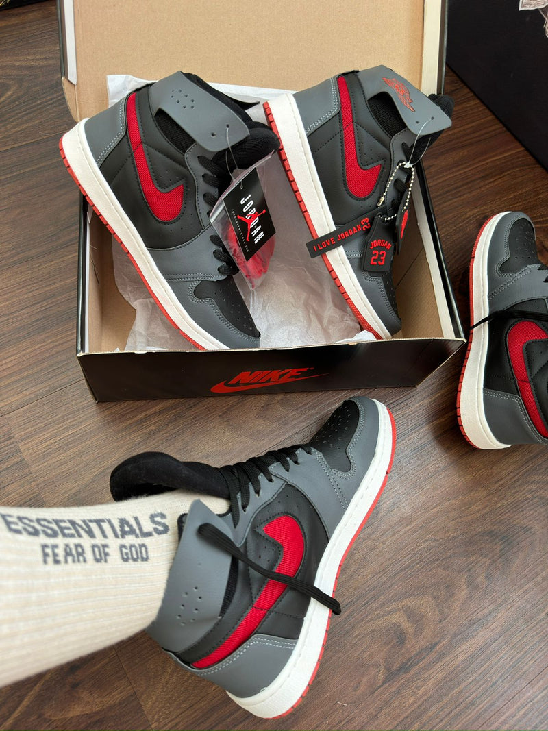 BOTA NIKE AIR JORDAN ZOOM PRETO VERMELHA
