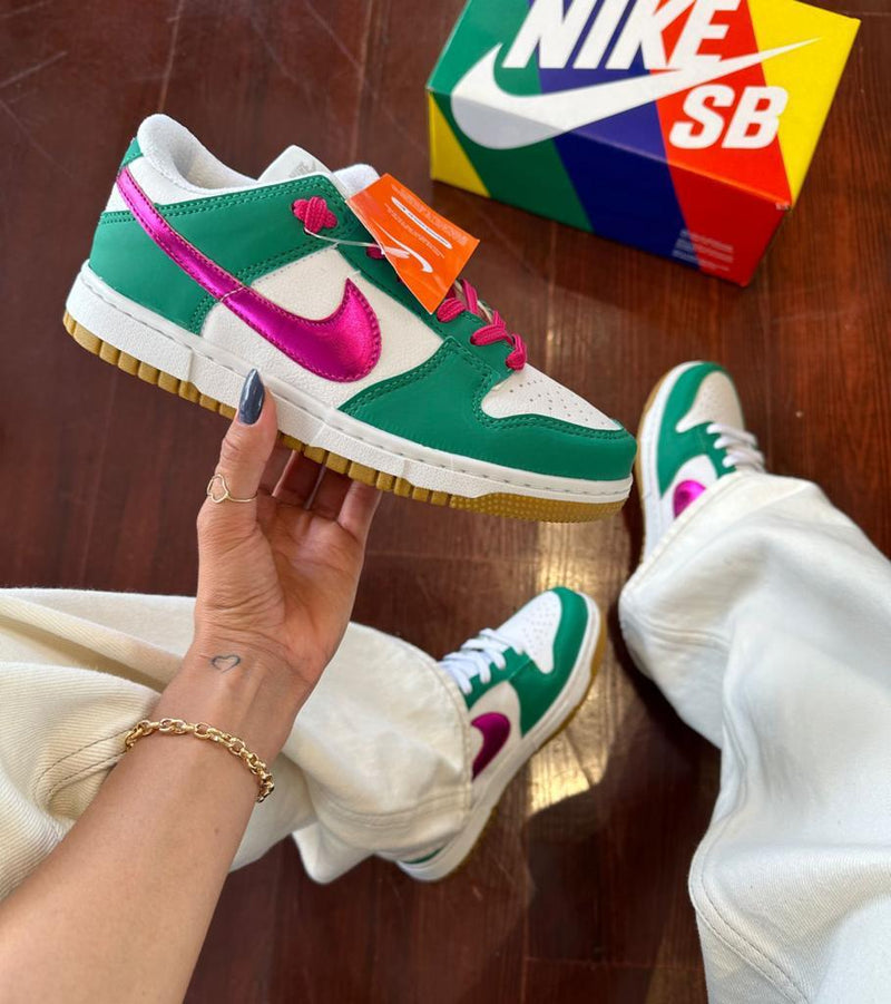 TENIS NIKE DUNK LOW VERDE ROSA