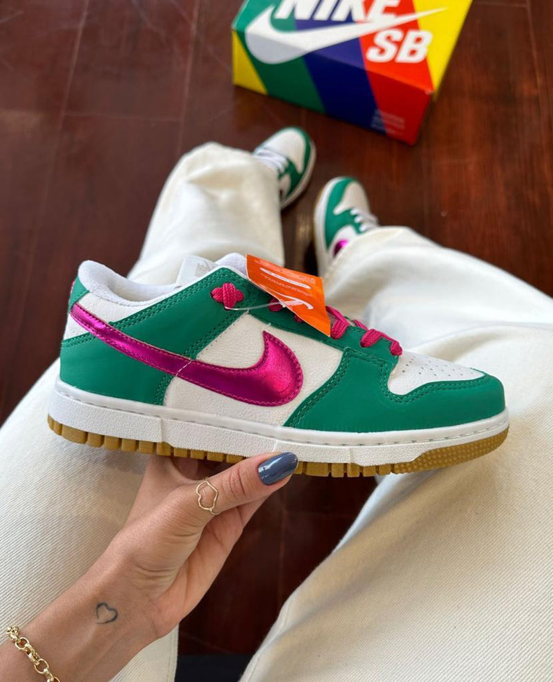 TENIS NIKE DUNK LOW VERDE ROSA