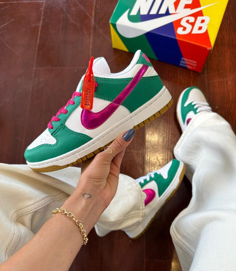 TENIS NIKE DUNK LOW VERDE ROSA