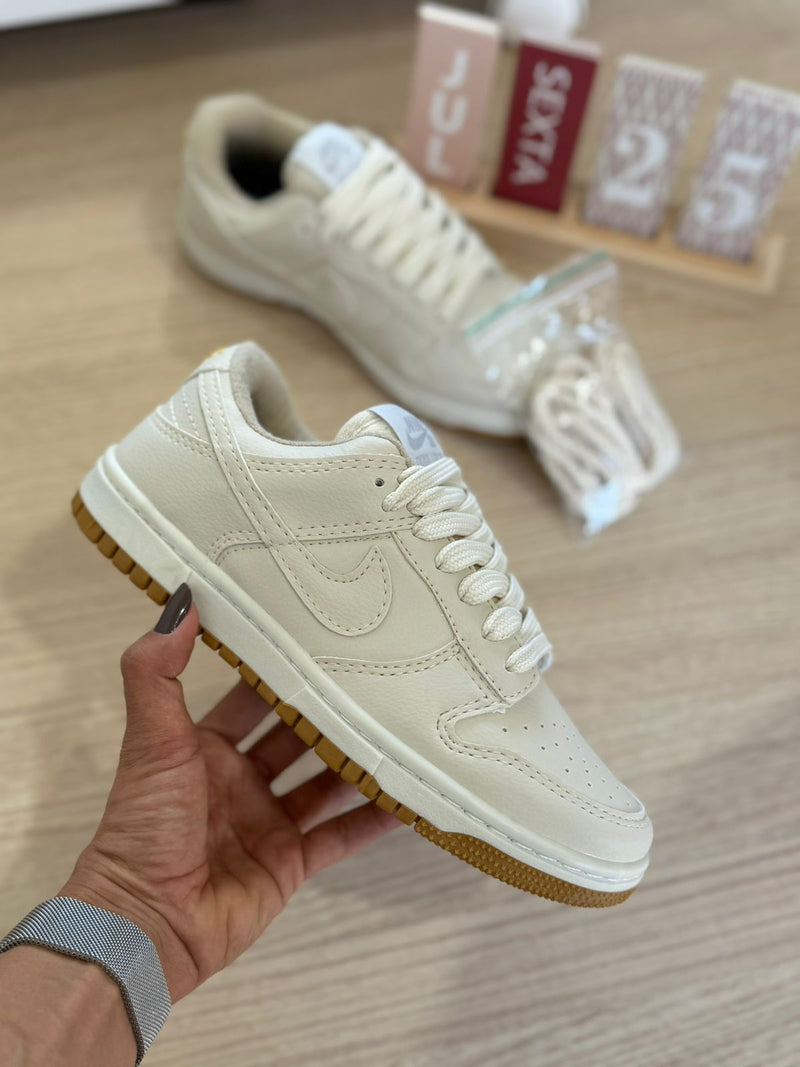 TÊNIS NIKE SB AIR DUNK CREME