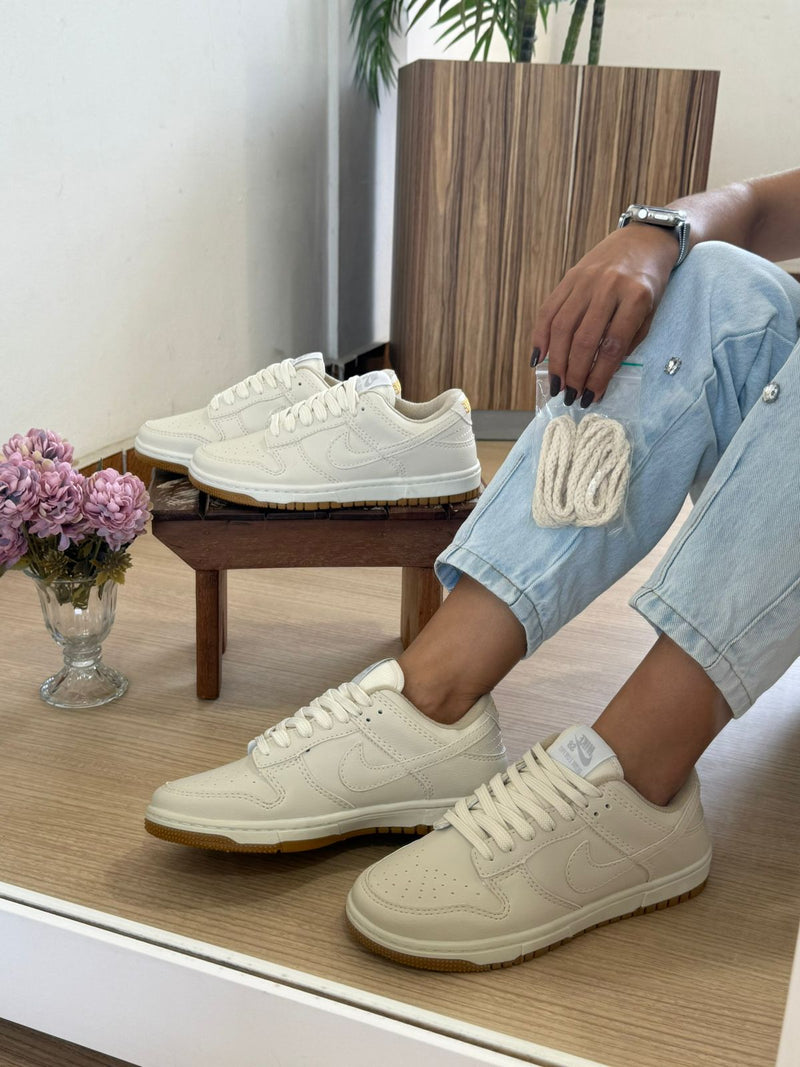TÊNIS NIKE SB AIR DUNK CREME